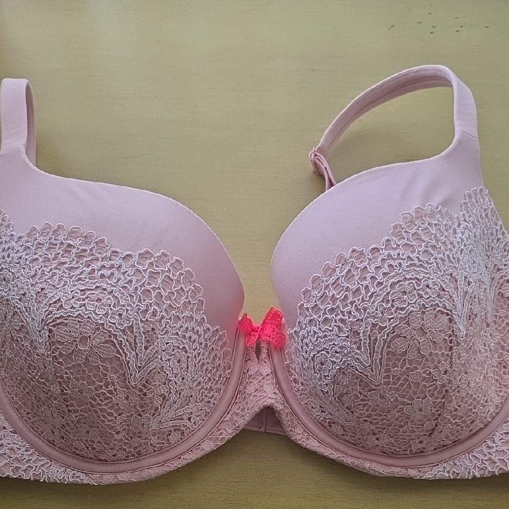 Victoria's Secret Pale Pink Lace Underwire Bra with Neon Pink Bow